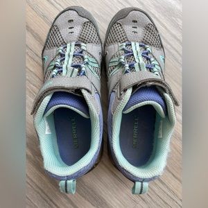 Kids sneakers; size 2.5